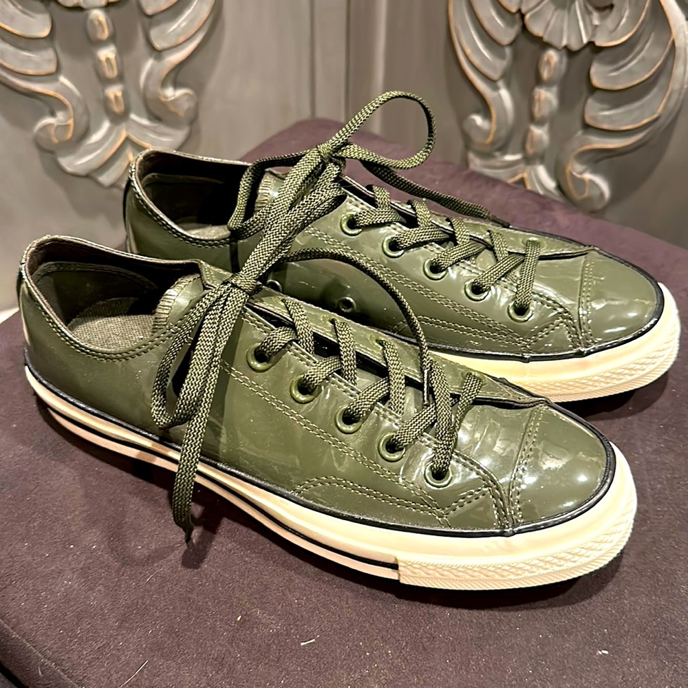 Size 7 army green brand new converse